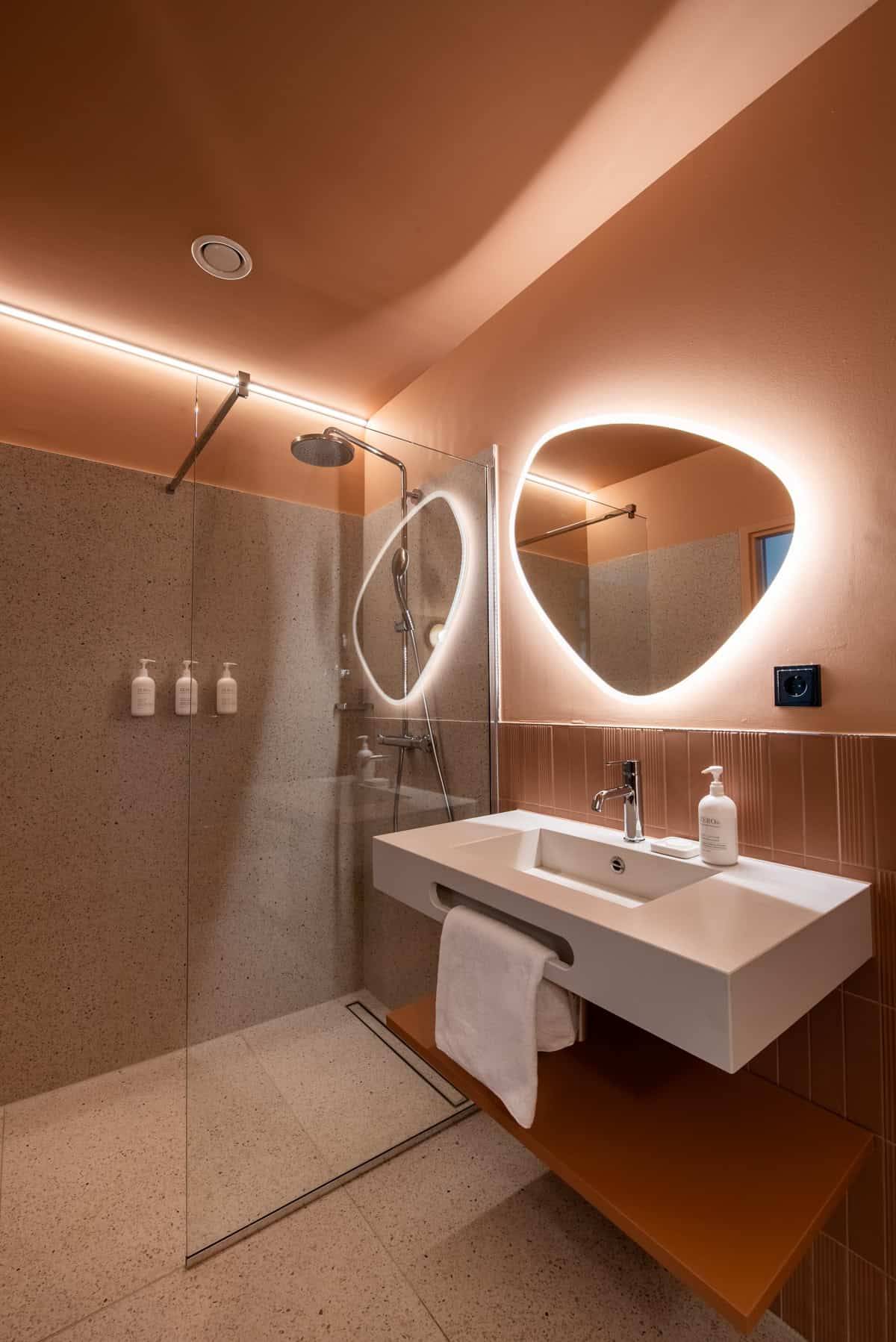 The Rebel 2024 LOW res kamer 3