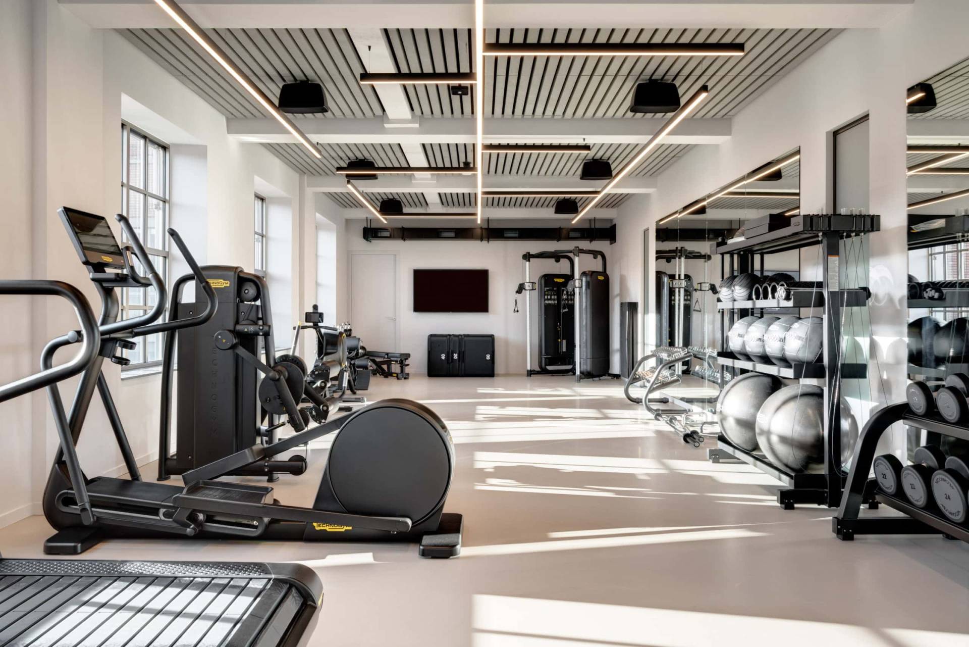 VOSS ARCHITECTURE L FOUNDERS OF LOYALTY GYM 4626 LR scaled